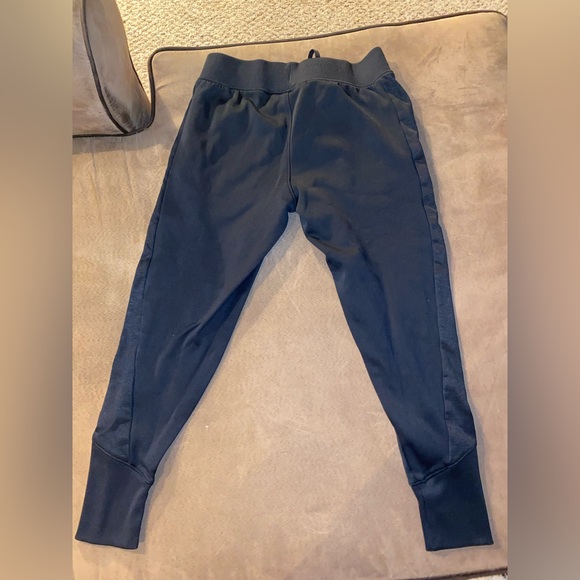 Women’s XS Black Under Armour joggers - Picture 4 of 5